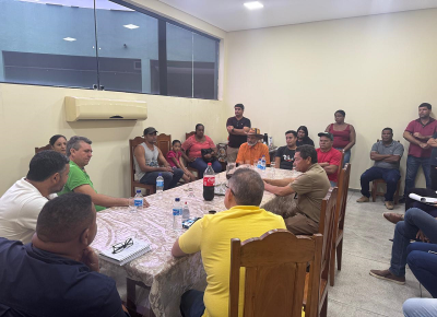 LEGISLATIVO RECEBE MANIFESTANTES PARA DIÁLOGO COM OS VEREADORES E PREFEITO