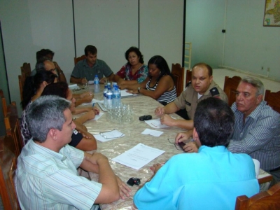 Reunião na Câmara com autoridades buscam alternativas para uma Várzea da Palma sem violência