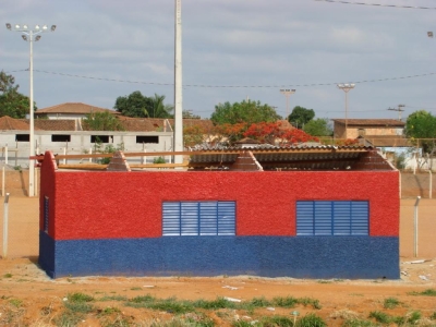 Obra do Prefeito não resiste à primeira tempestade do ano e telhado do vestiário foi arrancado pelo vento