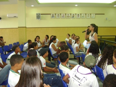 Psicóloga Dra. Ana Paula faz palestra em reunião da Câmara Mirim